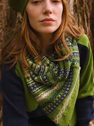 The Ultimate Twisted Snood Guide. Love how scarves look