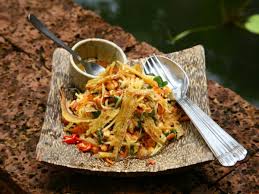 La cuisine cambodgienne se distingue des autres cuisines asiatiques par l'utilisation d'herbes aromatiques et de condiments (prahoc : 5 Recettes De Plats Typiques Du Cambodge La Recette