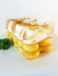 La C Eacute L Egrave Bre Tarte Au Citron Meringu Eacute E Revisit Eacute E En Version Millefeuille Croustilla En 2020 Citron Meringuee Idee Recette Dessert Gourmandise
