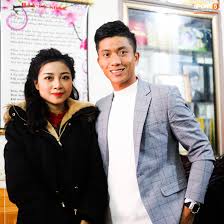 Vợ chồng phan văn đức và nhật linh chuẩn bị cùng nhau vượt cạn, đón con gái đầu lòng chào đời khiến dân tình sốt xình xịch. Bá»' Nháº­t Linh Tiáº¿t Lá»™ Ly Do Con Rá»ƒ VÄƒn Ä'á»©c Ä'anh Nhanh Tháº¯ng Gá»n Vá»«a Yeu 5 Thang Ä'a Vá»™i Va Káº¿t Hon