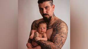Rapero conocido como el sargento rap que formó parte del programa de telerrealidad big brother. Irresponsable Sargento Rap Recibe Duras Criticas Tras Fotografias Con Su Hijo Diarios En Red