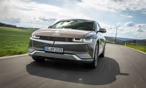 Ab sofort können sie den ioniq 5 online reservieren und sich das limitierte. Hyundai Ioniq 5 Der Clevere Stromer Autogazette De