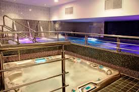 Facilităţile spa includ o cadă cu hidromasaj şi o baie de aburi, iar accesul la internet wireless. Spa Palace