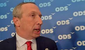 Born 10 september 1969) is a czech teacher and politician. Vyroky Klause Mladsiho Bude Resit Vedeni Ods Hrozi Mu Vylouceni Z Poslaneckeho Klubu E15 Cz