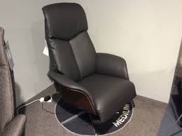Atmungsaktives material schmiegt sich an körper an. Sessel Relaxsessel Fernsehsessel Leder Holz 2 Motoren Mit Aufstehhilfe 29 Planungswelten