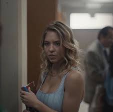 Apart from being an actress, there is so much more that fans don't know about sweeney. Sydney Sweeney Brasil On Twitter Sweeney Nasceu E Foi Criada Em Spokane Washington Ela Tem Um Irmao Mais Novo Chamado Trent A Mae Dela E Advogada E O Pai Dela E