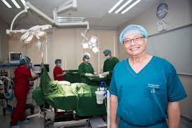 Dr James Joaquino In Operating Room Board Certified Plastic Surgeons Plastic Surgeon Doctor