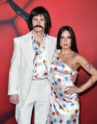 Evan peters (born january 20, 1987) is an american actor, best known for his multiple roles on the fx anthology series american horror story, stan bowes in the first season of the fx drama series pose. Halsey And Evan Peters Are Instagram Official And Made Their Red Carpet Debut