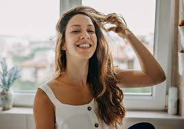 Se i vostri capelli sono piatti alle radici, spenti e difficili da gestire, forse è proprio una caratteristica fisiologica, dovuta a una . Come Dare Volume Ai Capelli I 5 Consigli Da Seguire Qvc