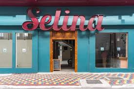 Baños de agua santa es el entorno idóneo para. Selina Banos Hotel In Banos De Agua Santa Hostelsclub