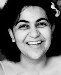 Im a g e fe a tu re s A u d re y D w y e r fro m a p h o to b y A v ita l Z  e m e r.