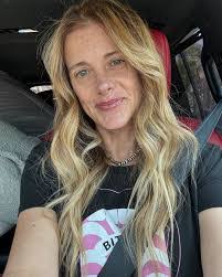 Kristine Lefebvre's Instagram, Twitter & Facebook