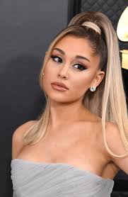 Iggy azalea (official music video). Ariana Grande So Aufregend Tragt Sie Die Sommerfarbe 2021 Vogue Germany