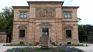 The pedestrianised city centre is teeming with life and visitors should not miss wagner's haus wahnfried and the baroque margrave theatre which played an important role in the wagner at bayreuth story. Rundgang Durch Richard Wagners Villa Musik Dw 26 07 2015