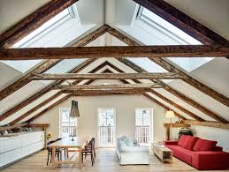 Bilanciare i colori chiari e scuri la luce non è sempre abbondante in mansarda, spesso ci sono finestre tipo velux incassate nel tetto o piccoli abbaini dalle forme ridotte; Il Valore Immobiliare Ristrutturare La Mansarda Il Valore Immobiliare
