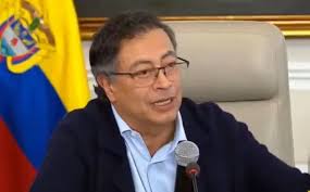Petro pide la renuncia a ministros y jefes de departamentos administrativos 