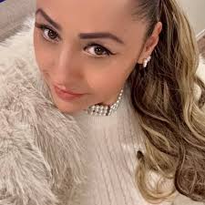 Tengo una "Y" pero soy pobre!!🥹 😅bueno mientras hay vida hay esperanza  🙏😆