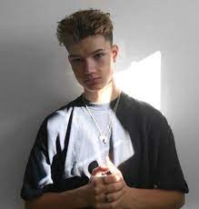 Jeffree star blasts fellow youtuber james charles and his brother on twitter by gabrielle bernardini. Ian Charles Family A Mother A Father And An Older Brother Familytron