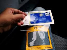 Setelah selesai menghilangkan kesan gam, basuh permukaan tersebut dengan air sabun bagi menghilangkan kesan minyak pada permukaan. Roadtax Asyik Tercabut Ini Cara Betul Nak Tampal Roadtax Tanggalkan Agar Gam Tak Melekat