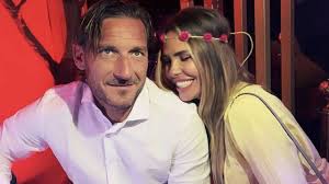 Non è ilary a gestire la pagina profilo ufficiale: Ilary Blasi Chat Privata Con Totti Su Instagram Non Stai Bene I Messaggi