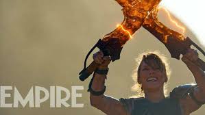 Милла йовович, рон перлман, меган гуд и др. Jovovich S Monster Hunter Movie Character Uses Her Preferred Weapons