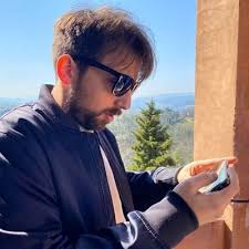 Kayla Messinger (@KaylaMessinger)