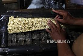 Kamu bisa membuat serabi tempe ini sendiri. Pengusaha Tahu Tempe Nyaris Gulung Tikar Di Tengah Pandemi Republika Online