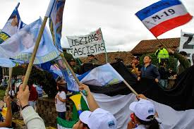 Zipaquirá: Una Plaza Dividida Entre El Respaldo Al Uribismo Y El Rechazo De La Oposición - Zipa Exiliados