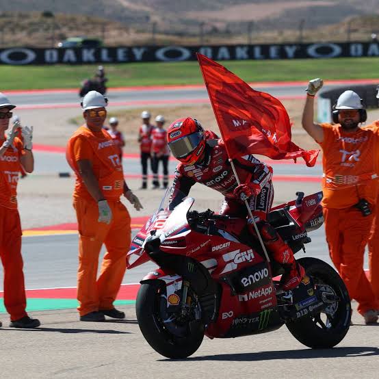 Hasta Dall'Igna y Tardozzi alucinan con la frenada de Márquez - AS.com