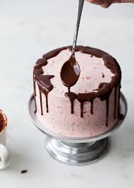 Drip Cake Astuces Preparation Recette Facile Decoration Sauce Chocolat Recipe Dessert Cake Gateaux Et Desserts Gateau Fraise Facile Recette De Ganache