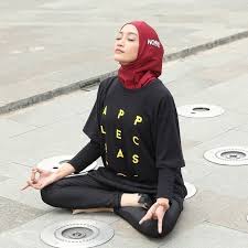 Man is jogging in the morning. 7 Hijab Instan Yang Bisa Dipakai Untuk Olahraga Lari Sampai Renang