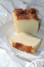 Le Cuajada Est Un Delicieux Gateau Espagnol A Base De Yaourt Qui Ressemble Un Peu A Une Sorte De Flan Cuit Il Existe Delicieux Gateaux Recette Recette Dessert
