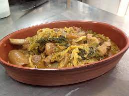 Gli ossibuchi alla milanese sono un piatto simbolo della cucina lombarda, un succulento secondo di carne condito con la. La Cassoeula Origini E Ricetta Originale Piatto Unico Milanese