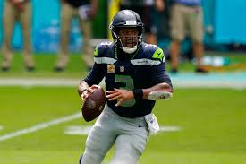 Latest on qb russell wilson including news, stats, videos, highlights and more on nfl.com. Column Bills Front Four Unlikely To Do Enough To Stop Russell Wilson Buffalo Bills News Nfl Buffalonews Com