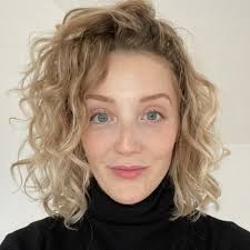 Lynsey Moore (@flamingoMoore)