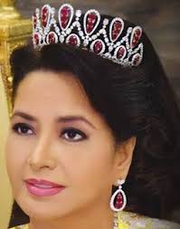 Prior to her marriage, she was an air stewardess for a prominent airline. Pin On Royal Tiaras Crowns Jewels