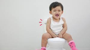 Buang air besar (bab) tidak lancar biasanya disertai rasa begah dan tak nyaman pada perut. 4 Tips Mengatasi Balita Susah Bab Orami