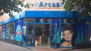 Éstos son los que se encargan de facilitar la circulación del producto elaborado hasta que llega a manos del comprador final. Abrir Franquicia Perfumerias Arcas Cosmetica