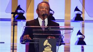 La madrugada de este lunes, falleció el compositor armando manzanero, a los 85 años de edad hace unos días la hija del cantautor maría elena manzanero informó que el agotamiento físico del. S3zkav5pamgvm