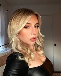 Evelyn Aviles's Instagram, Twitter & Facebook