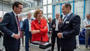 Maria luise anna malu dreyer (born 6 february 1961) is a german politician (spd). Ksb Company On Twitter The Prime Minister Of Rhineland Palatinate Malu Dreyer Launched Her Press Trip On The Subject Of Sustainability At Ksb Frankenthal Https T Co Yee6amwxvr