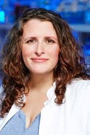 Alex Ahlgrim's Instagram, Twitter & Facebook