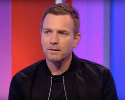 As for me, i'm supposed to meet ewan mcgregor somewhere in the bowels of this cavernous hall. Obi Wonderwall Ewan Mcgregor Confirms His First Lightsaber Duel Was With Oasis Noel Gallagher Vanyaland