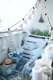 Balkon Sofa Bauen Tipps Und Diy Ideen Fur Ein Sofa Aus Paletten Aus Balkon Bauen Diyideen Ein Fur Gestalte Mit Bildern Balkon Dekor Balkon Sofa Sofa Aus Paletten