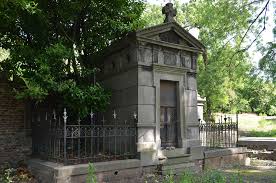 Gilly Cimetiere De Village Chapelle Funeraire De La Famille C Lambert Desgain 01 Caveau Funeraire Wikipedia Caveau Funeraire Monument Funeraire