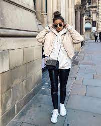 7 Pairs Of White Sneakers Your Closet Is Missing Style Af Closet Missing Pairs Sneakers Style White Winter Fashion Outfits Cozy Outfit Fall Outfits