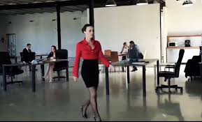 B站看到的，评论区说是啄木鸟办公室系列的- 求出处- 司机社