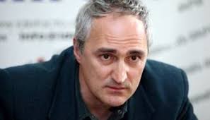 Inchu parskahayery, libananahayery, amerikahayery hay en mnum, isk  rsahayery darnum en rus». Tigran Xzmalyan