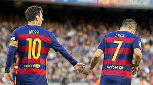 Barcelona star lionel messi is reportedly considering his future at the club, while midfielder arda turan is said to be expected to leave camp nou for galatasaray. Messi Den Arda Turan A Ovgu Onedio Com