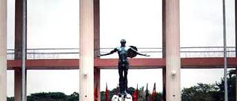 Some members of the up alumni batch of 1985 saw the artwork there and campaigned for a larger version of the sculpture to be installed in up diliman. The Oblation Unveiled In 1935 Bahay Nakpil Bautista